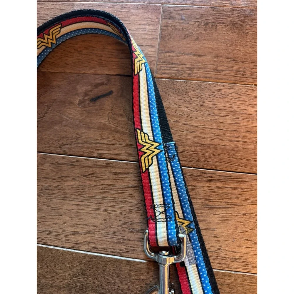 DC Comics Wonder Woman Logo Striped Stars Dog Leash 52